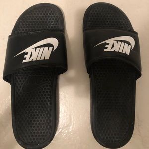 NIKE SLIDES